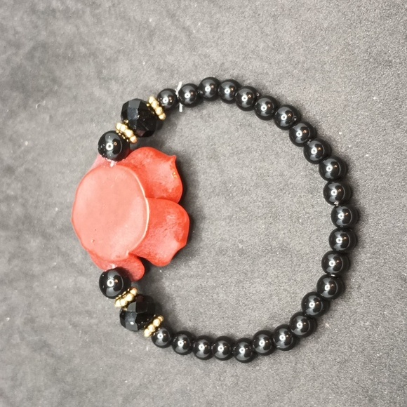 nwot black red rose handmade stretch bracelet - Picture 2 of 2